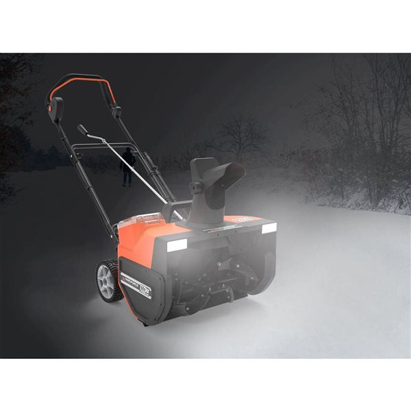 Yard Force YF60VRX22-SB in use